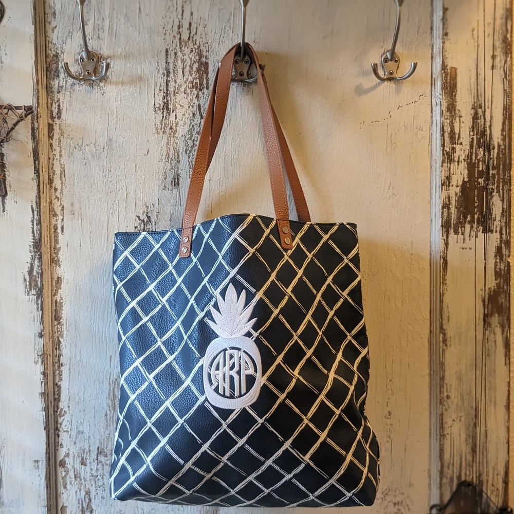 Thirty-One All Around Town Tote EUC Monogram Embroidery ARP White, Tan, Navy